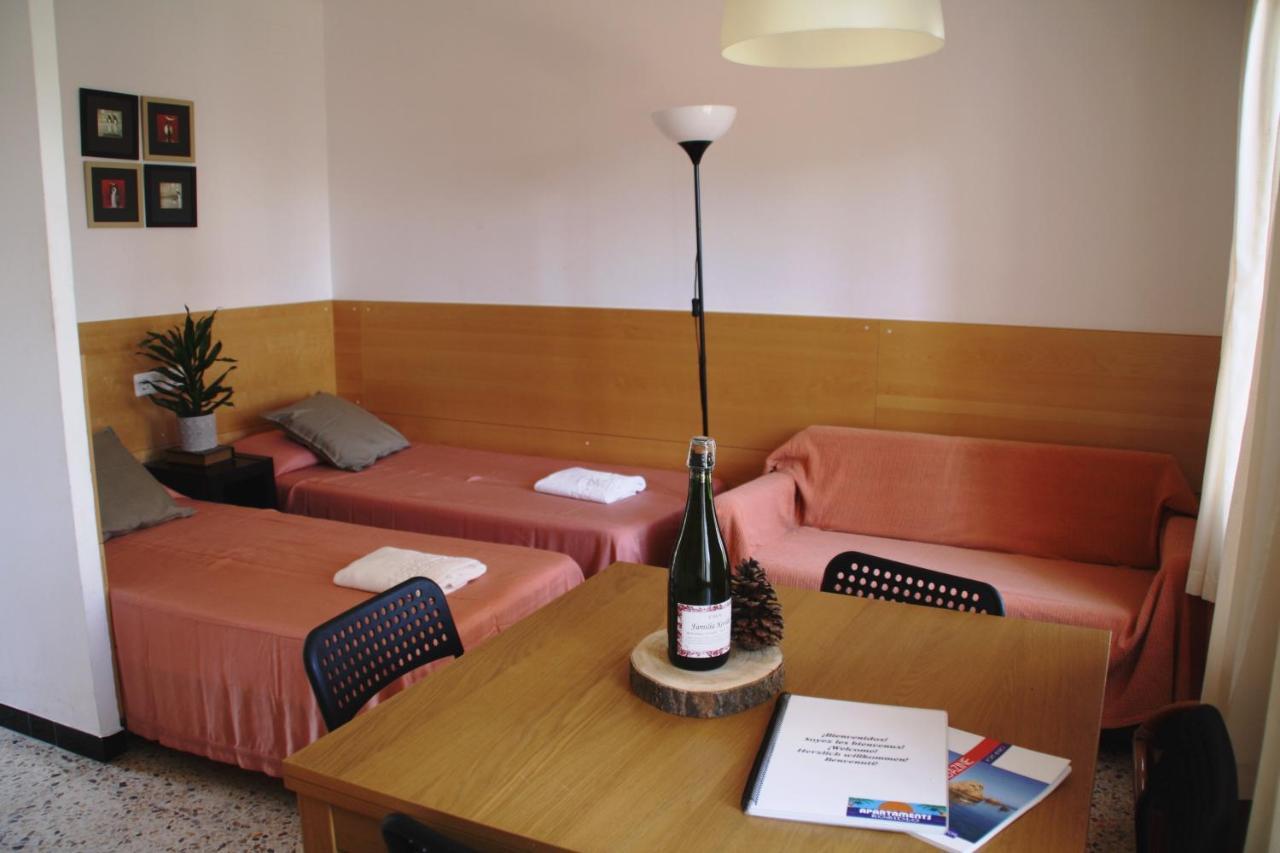 פלטחה ד'ארו Apartaments Margarita Sabina Pinell מראה חיצוני תמונה